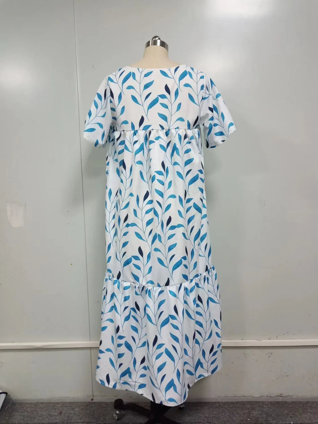 "Robe Boho d'été à col V, imprimé floral coloré, manches courtes, style fluide pour journées chaudes"