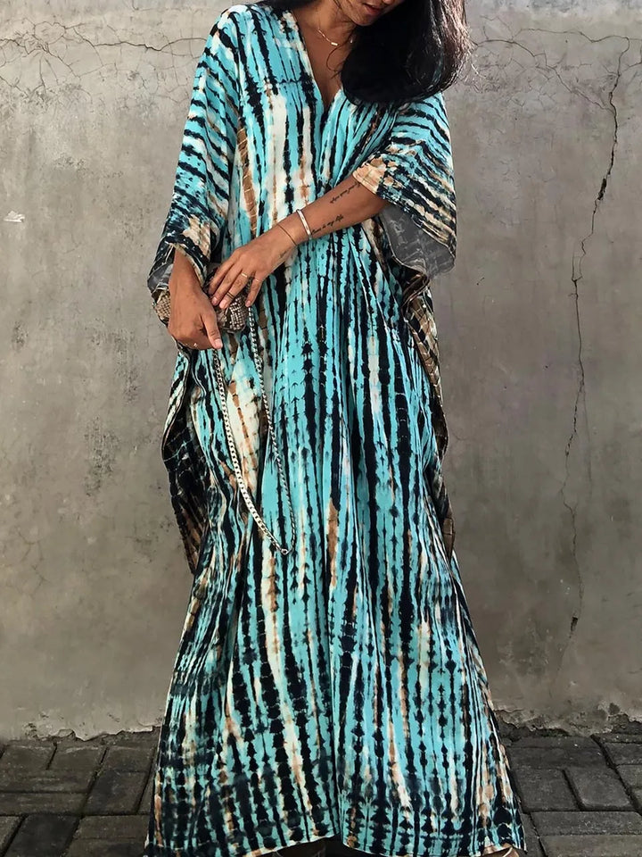 Robe maxi caftan bleue, légère et fluide pour femme, parfaite pour la plage estivale.