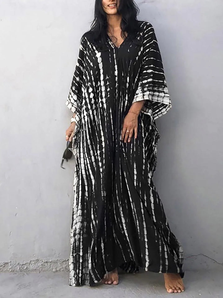 Robe fluide rouge, caftan maxi femme chic, look bohème pour l'été et les vacances.