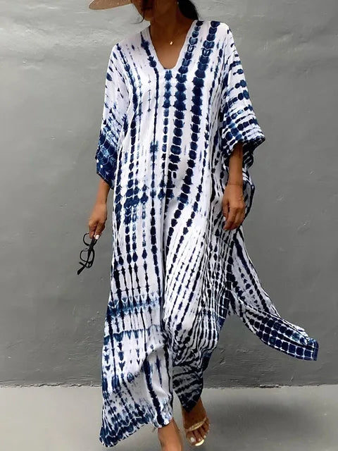 Élégante robe caftan rouge, coupe maxi fluide pour femme, look d'été décontracté.