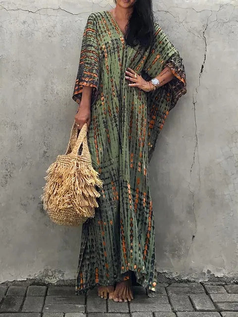 Robe longue caftan bleue, look estival chic et fluide pour femme, plage ou ville.