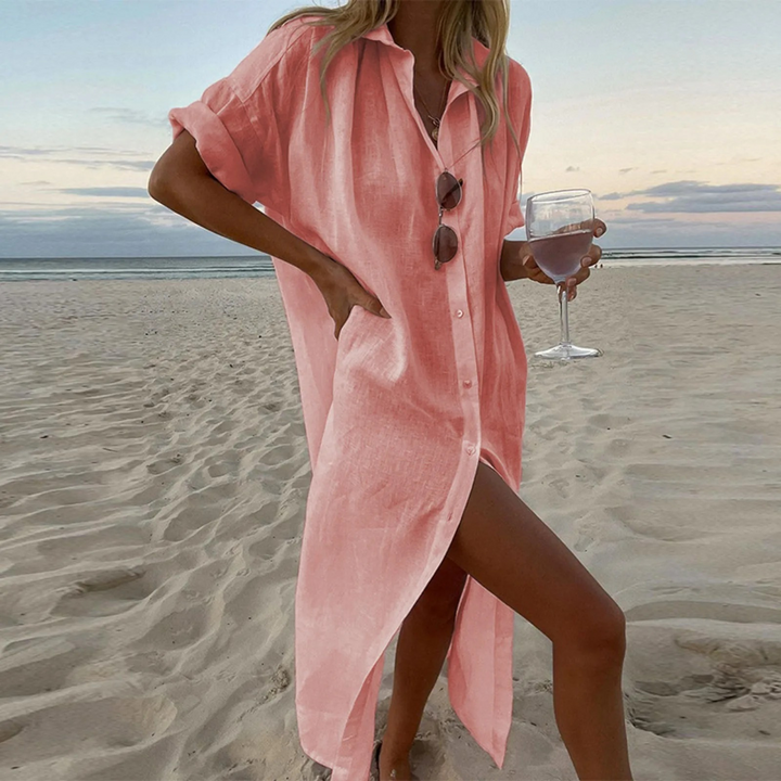 "Robe chemise élégante avec fentes hautes, boutons raffinés, look moderne, chic pour femme."