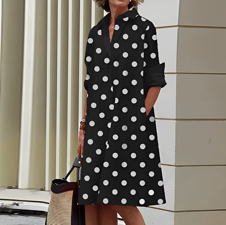 Robe chemise femme élégante, silhouette fluide, col rabattu et manches 3/4 pour un style estival.