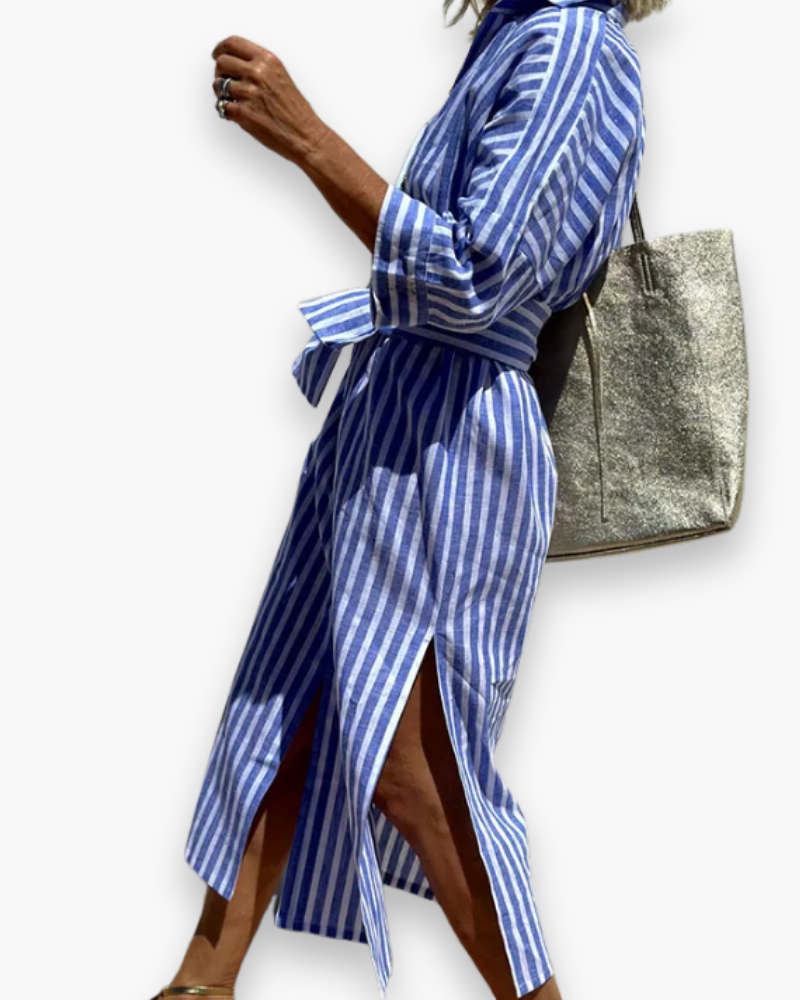 "Robe chemise maxi élégante à rayures classiques, vue de face, fluide et polyvalente pour femmes modernes."
