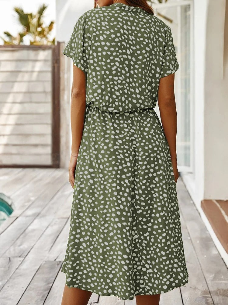 Robe chemise midi élégante et confortable. Coupe fluide, idéale pour toutes occasions.