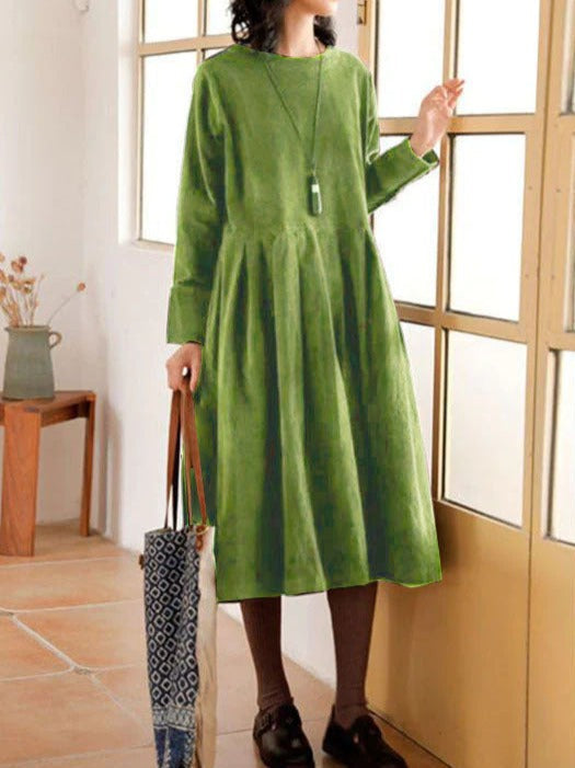 Robe chic d'été marron, style intemporel. Robe femme élégante pour soirées d'été ou un look décontracté raffiné.