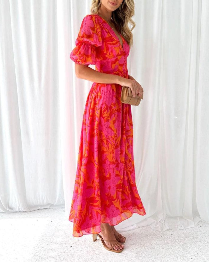 Robe femme rouge rosé, manches bouffantes et encolure en V. Robe chic et polyvalente pour tenue de jour ou soirée.