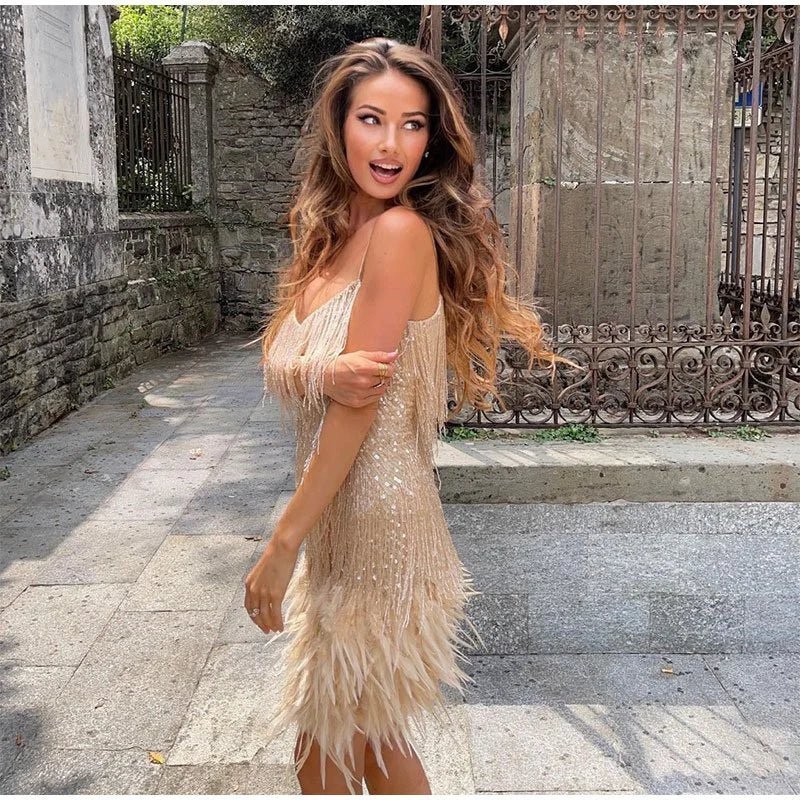 Robe cocktail élégante, coupe flatteuse, idéale pour les soirées. Plusieurs couleurs disponibles.
