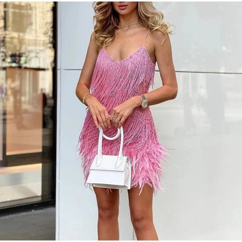 Robe cocktail élégante, coupe flatteuse, idéale pour les soirées. Plusieurs couleurs disponibles.