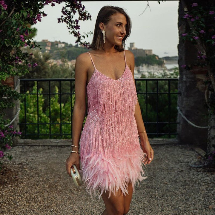 Robe cocktail élégante, coupe flatteuse, idéale pour les soirées. Plusieurs couleurs disponibles.