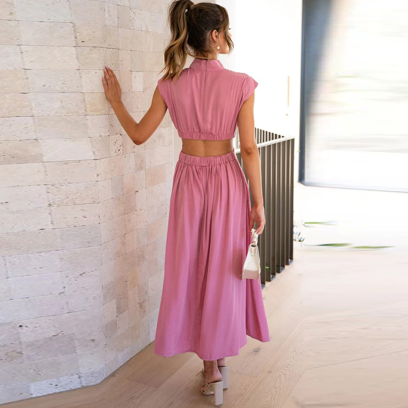 Confortable robe cocktail femme douce, tissu extensible. Parfaite pour une élégance décontractée ou soirée d'été.