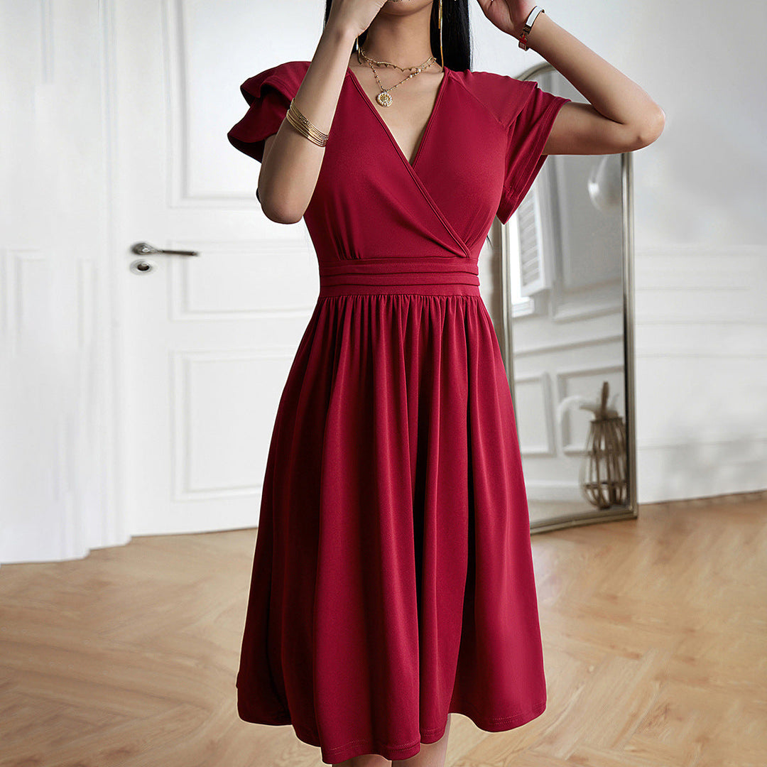 Robe cocktail femme élégante, col V, manches courtes, couleur unie. Parfaite pour soirée.
