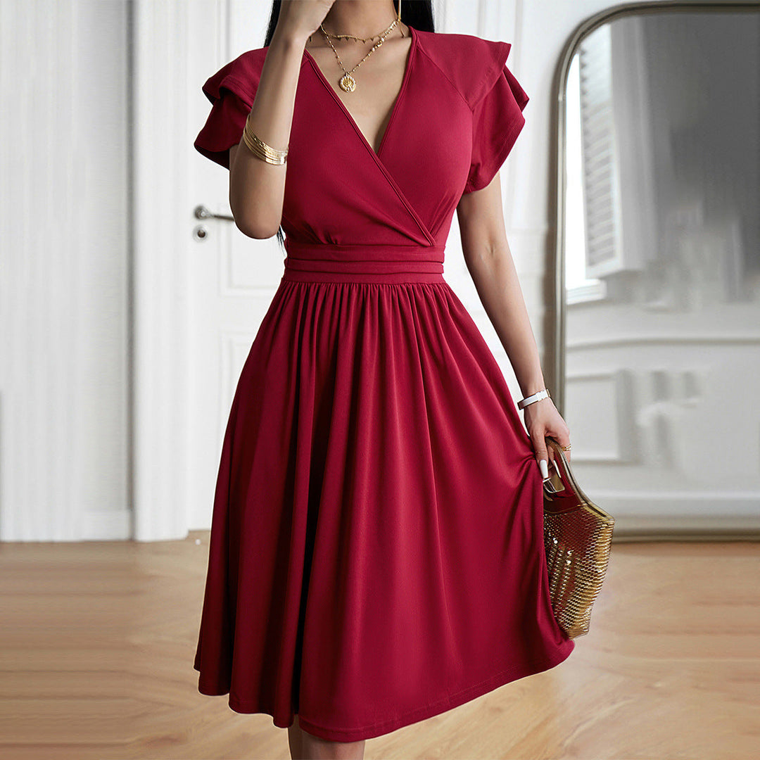 Robe printemps été femme, coupe trapèze, col V, manches courtes. Look frais et élégant.