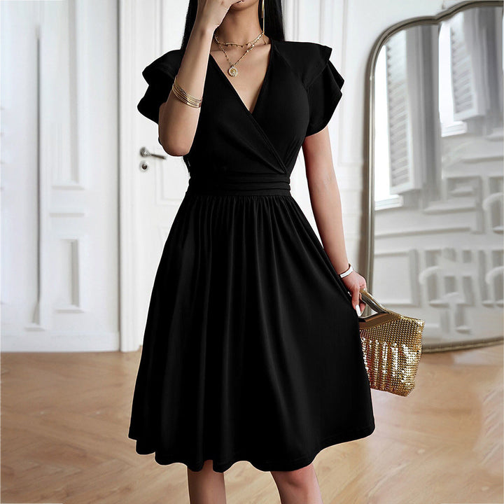 Robe femme chic, col V, manches courtes, couleur unie. Tenue soirée, mode printemps été, robe trapèze élégante.