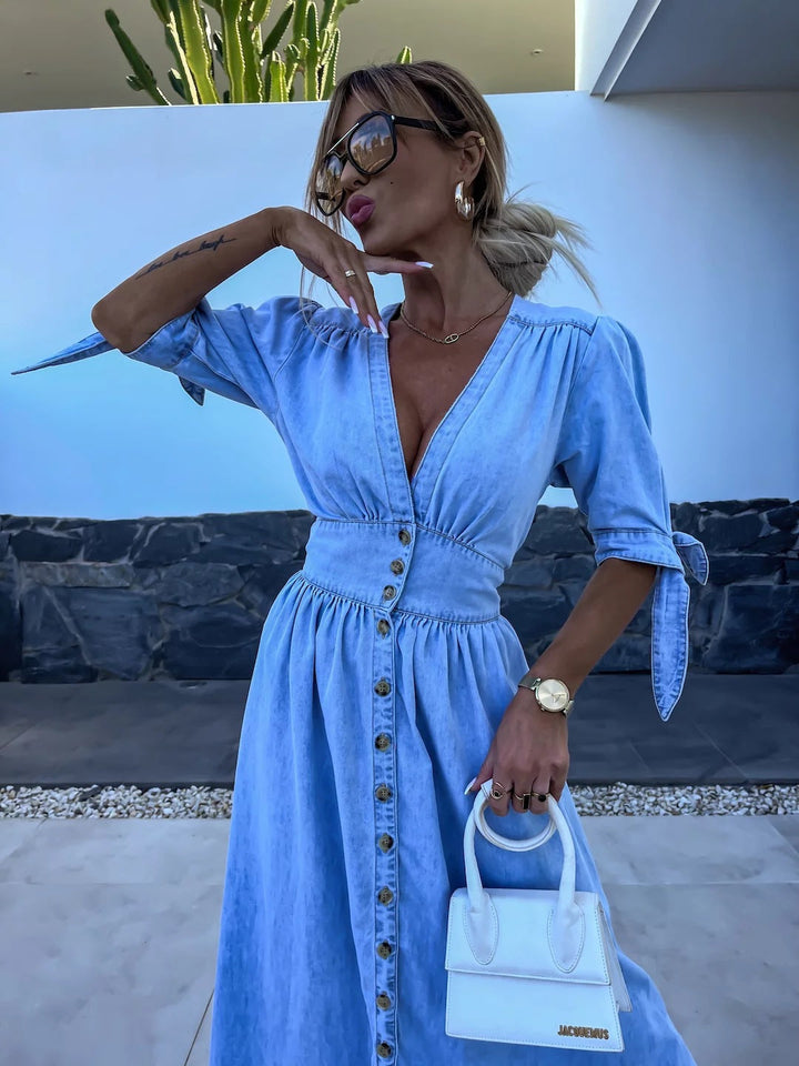 Tenue de mode femme: robe cocktail élégante et moderne, idéale pour look chic et décontracté, nouvelle collection.