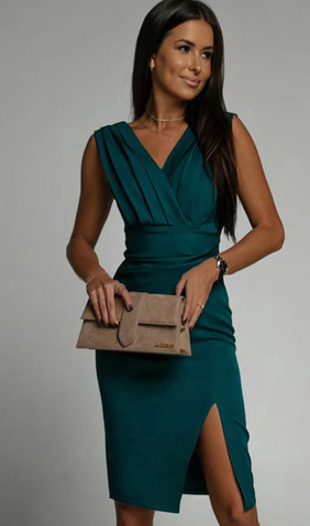Robe de soirée femme tendance, coupe midi, col V élégant, pour un look chic et raffiné.