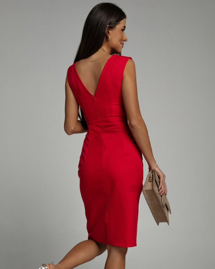 Robe cocktail femme chic col V, coupe midi, pour une allure distinguée en soirée.