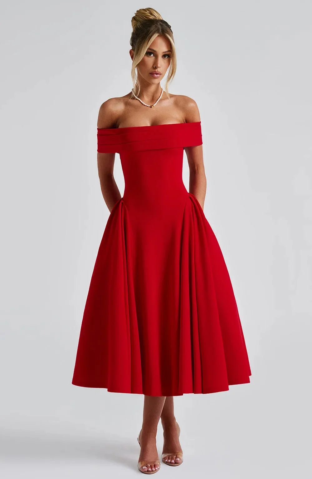 Robe cocktail midi élégante pour femme, parfaite pour soirée chic. Style flatteur et ajusté.