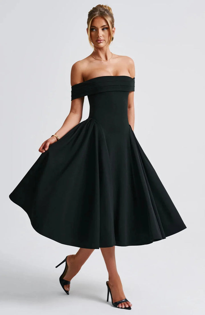 Robe cocktail femme midi, élégante et bien ajustée pour une soirée chic réussie.