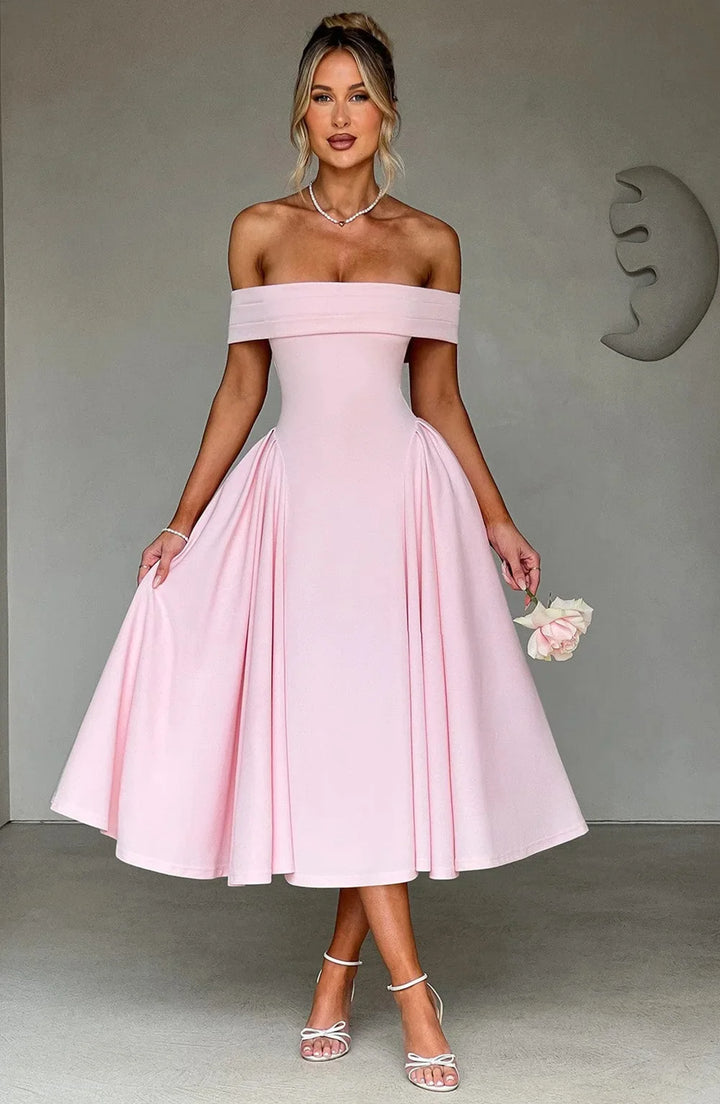 Robe midi ajustée pour femme, style chic et élégant pour un cocktail ou événement spécial.