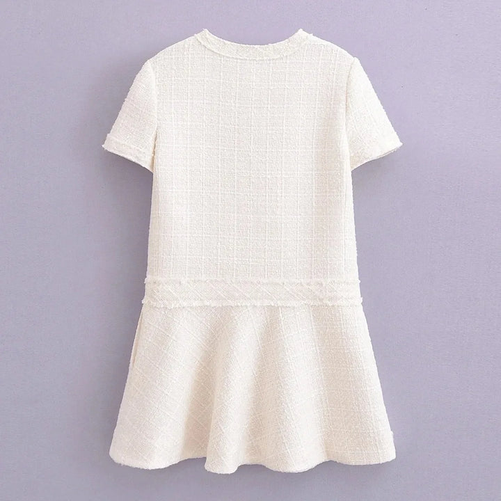 Robe courte été, col rond, texture élégante.  Coupe flatteuse et confortable.  Parfait pour l'été.