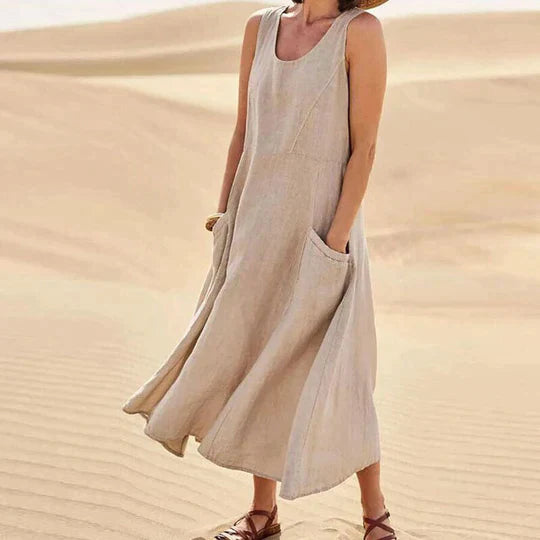 Robe débardeur oversize femme, coupe ample et décontractée pour l'été. Style casual chic.