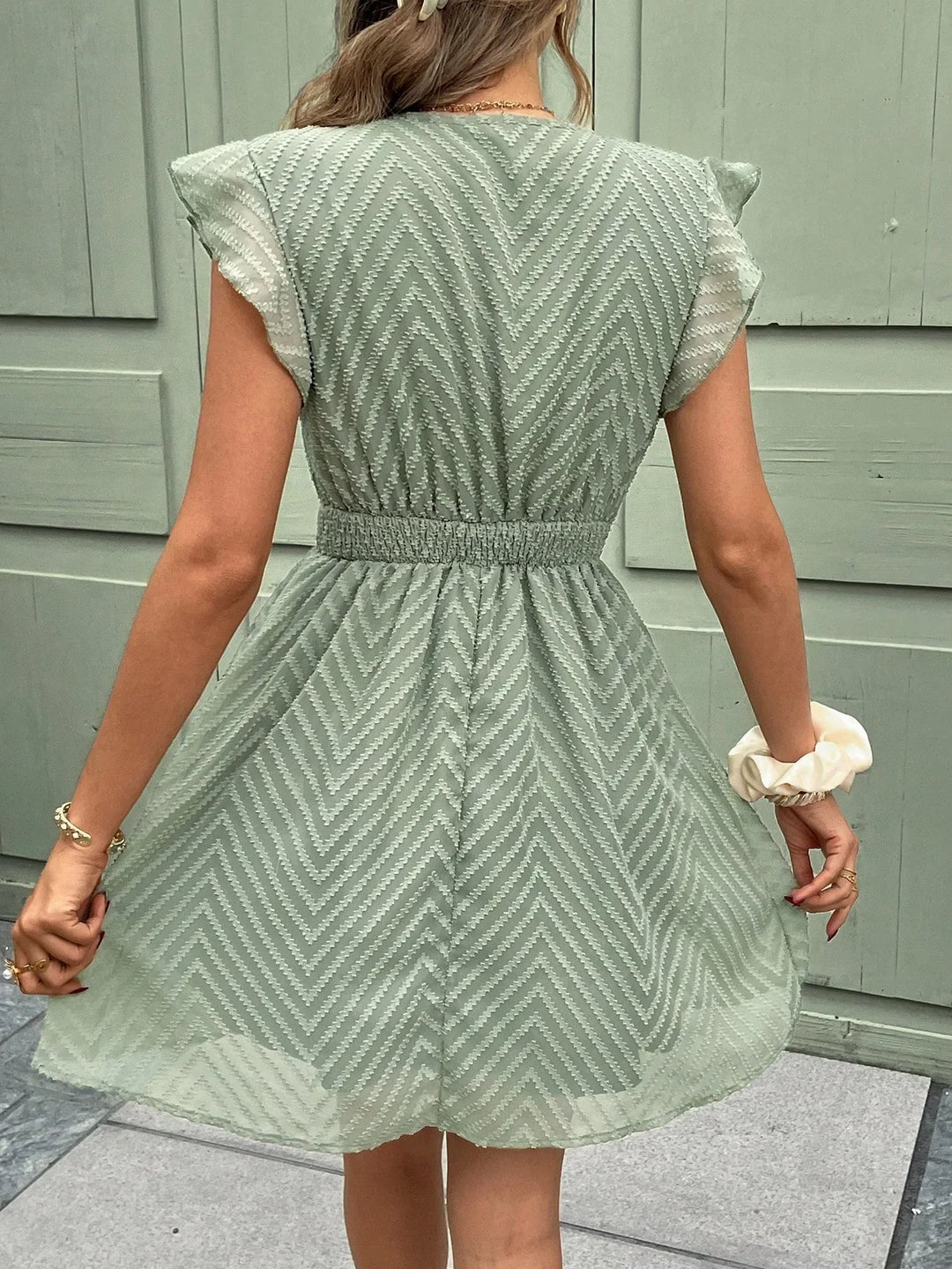 Robe courte d'été abricot femme, taille élastiquée. Style léger et bohème chic pour les vacances. Parfaite pour l'été.