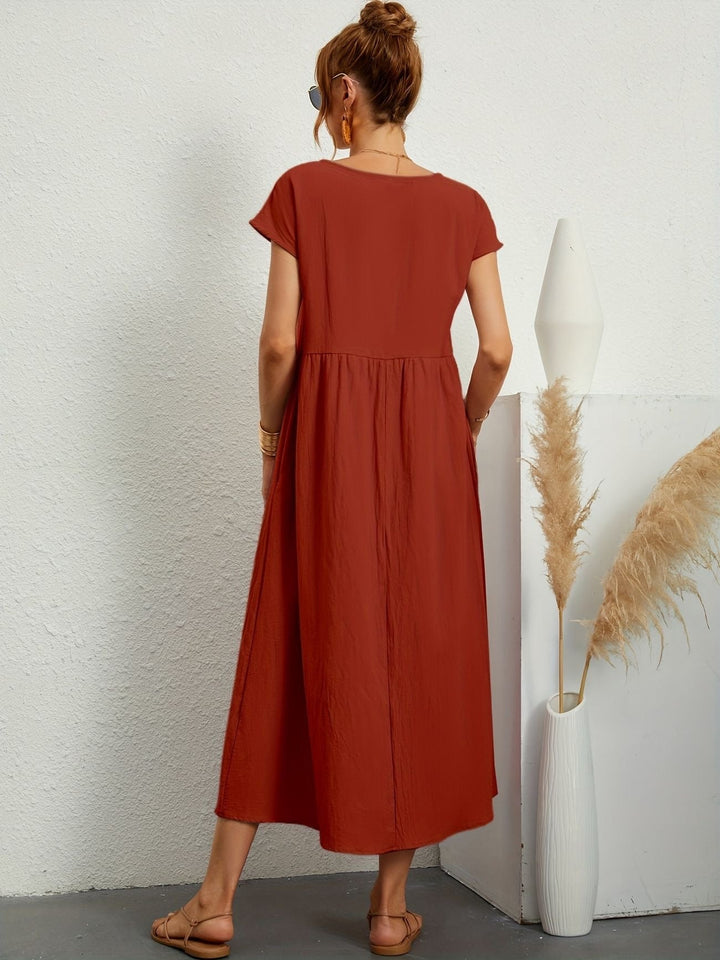 Robe d'été femme, col rond. Confort et élégance pour toutes les occasions décontractées.