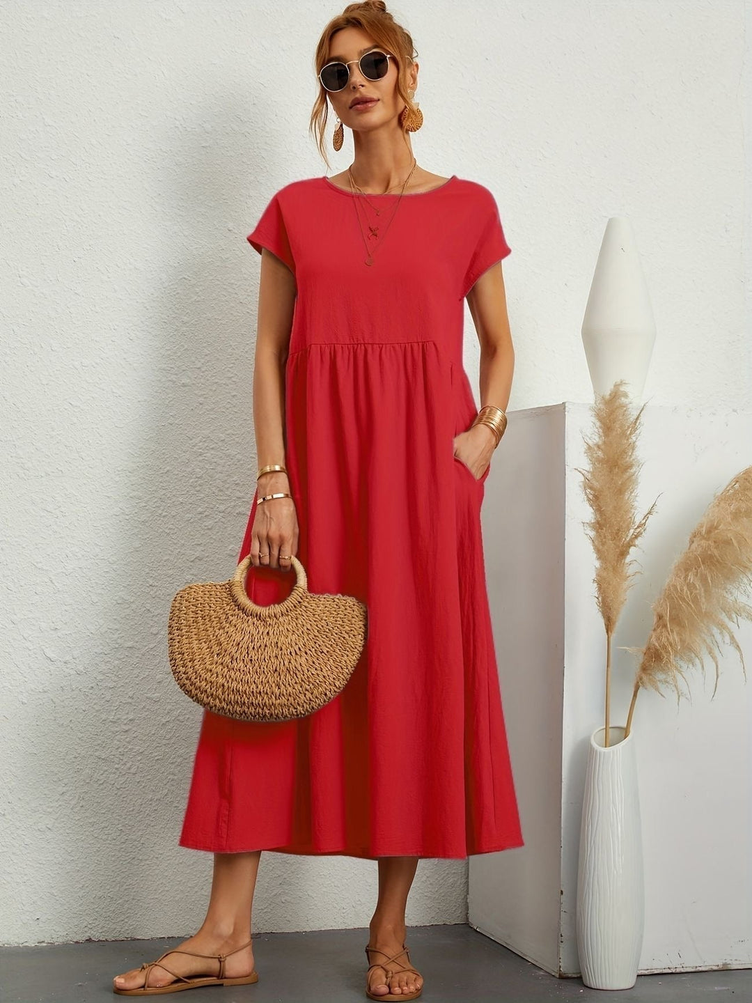 Robe estivale col rond femme. Confortable pour le quotidien, style chic et actuel.