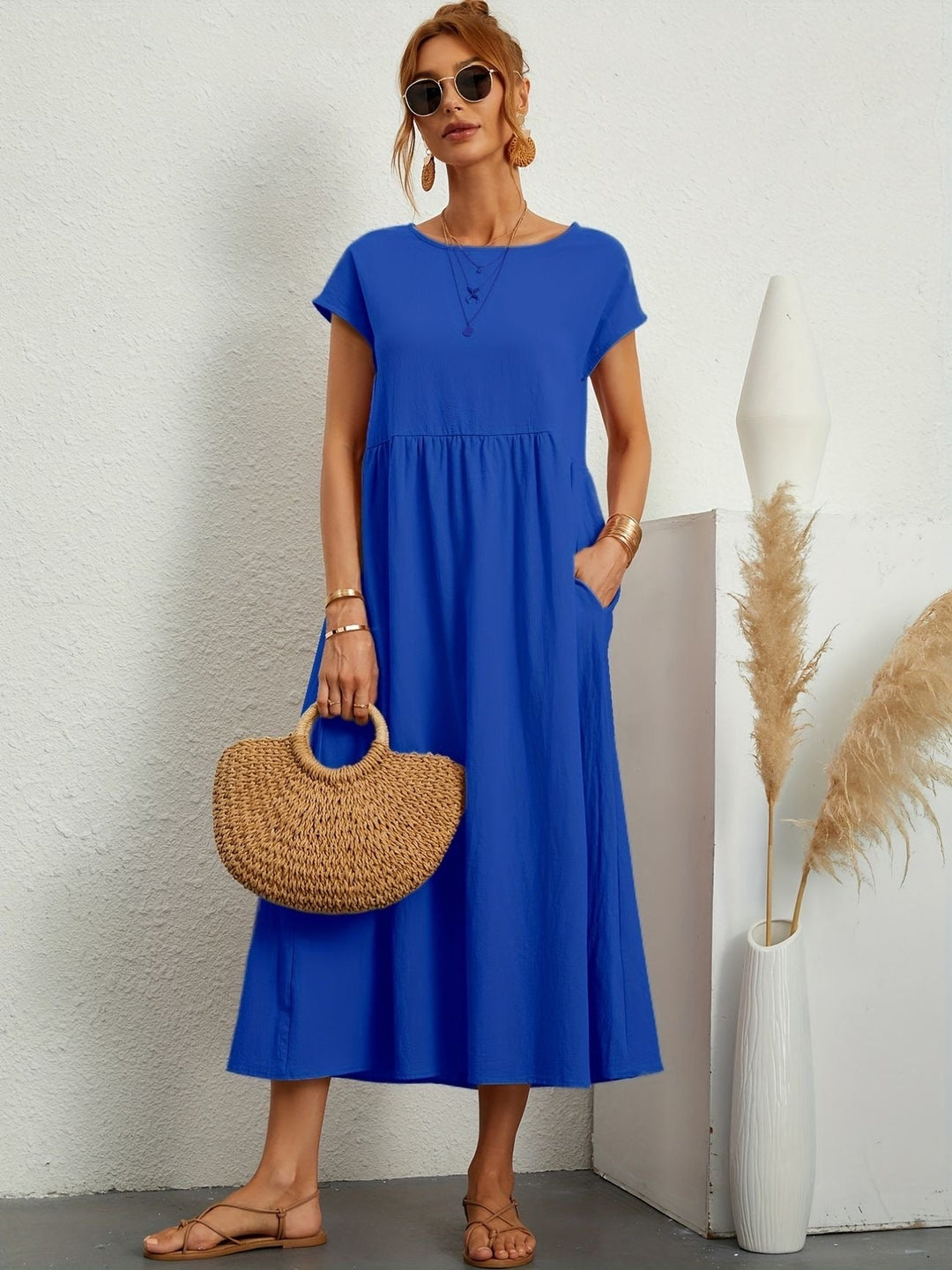 Robe d'été élégante pour femme. Confort quotidien, style décontracté, col rond.