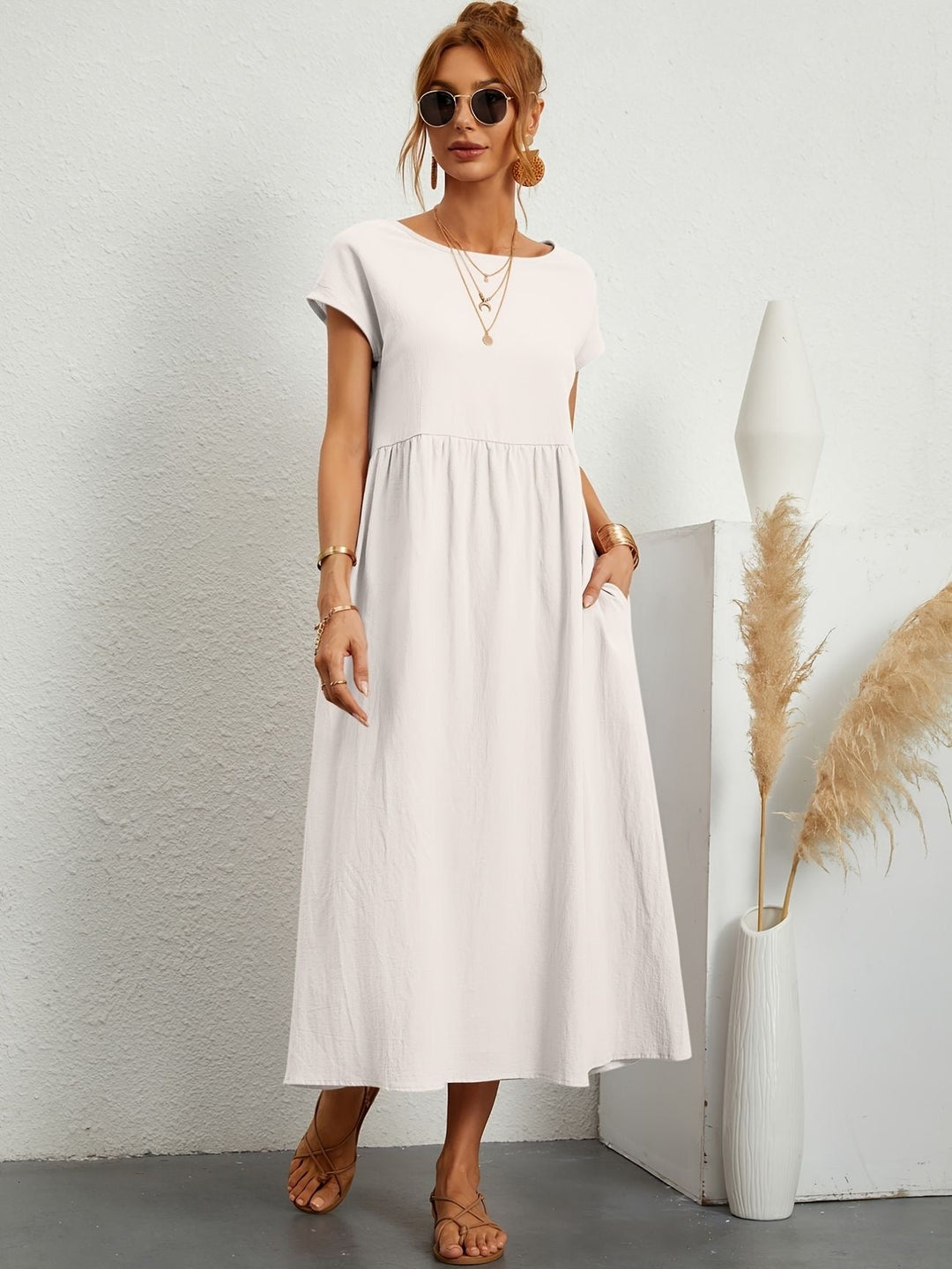 Robe femme chic et décontractée, col rond. Idéale pour le printemps-été.