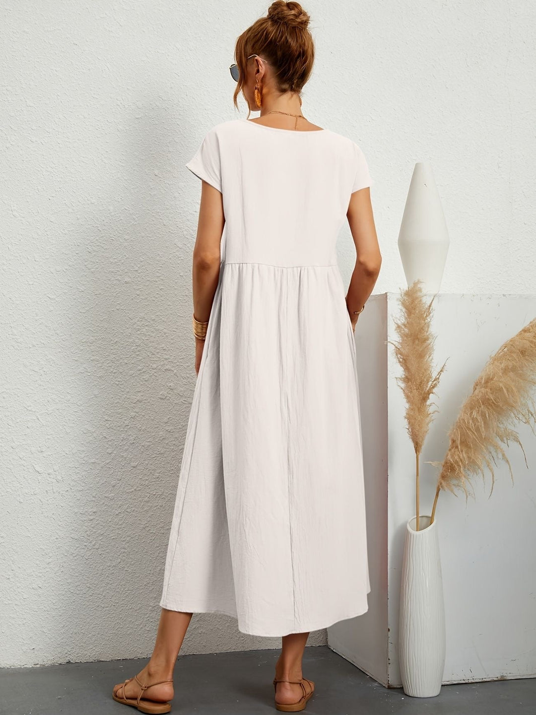 Robe d'été élégante et confortable pour femme. Idéale pour les chaudes journées.