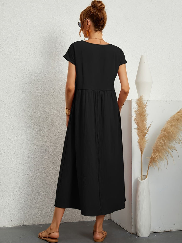 Mode féminine été: robe décontractée polyvalente, col rond. Confort quotidien assuré.