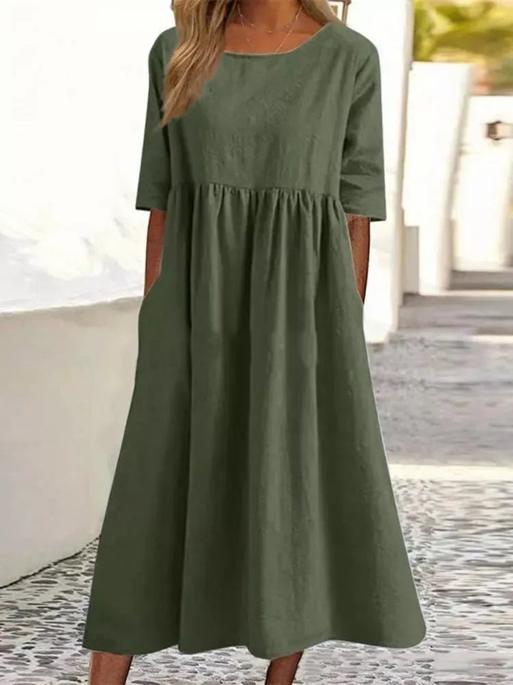 Robe femme décontractée Ivanna, offrant un confort optimal et un style chic pour l'été.