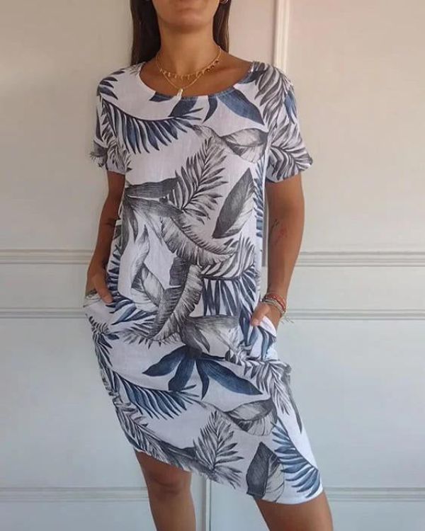 Femme en robe midi été élégante, sans manches, idéale pour la plage et le printemps-été.