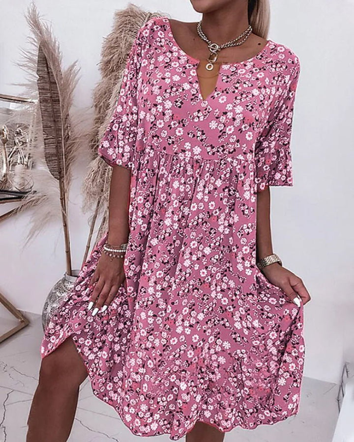 Robe d'été fleurie élégante pour femme, design aérien et confortable, parfaite pour les vacances printemps-été.