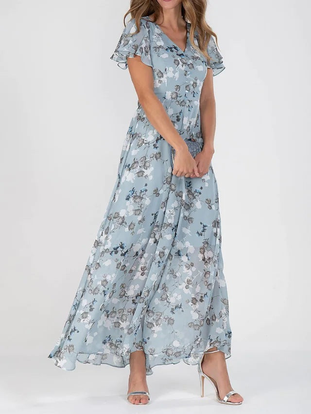 Robe femme élégante à coupe A et encolure V, une tenue d'été intemporelle pour un look chic et décontracté.