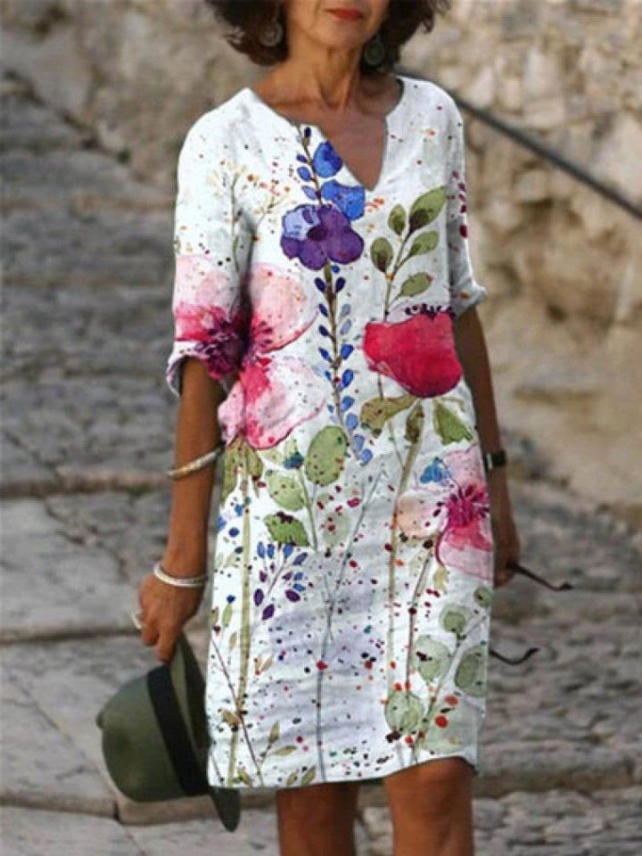 Robe d'été chic et féminine, coupe courte moderne, parfaite pour la saison estivale. Style intemporel.