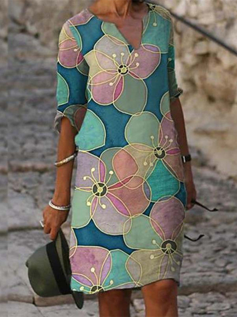 Mode féminine: Robe d'été élégante, polyvalente et tendance. Parfaite pour un look chic et raffiné.