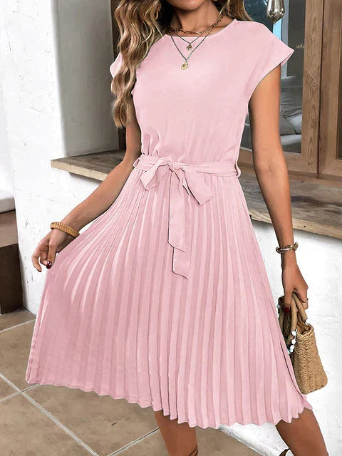 Magnifique robe A-line femme avec ceinture, idéale pour l'été, le printemps ou un événement cocktail chic.