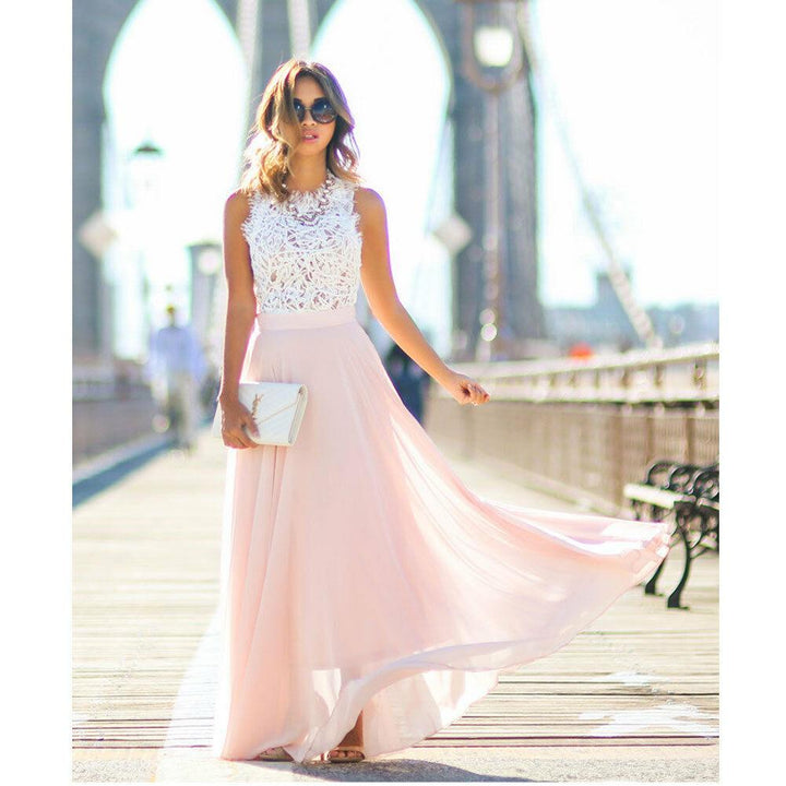 Robe d'été maxi élégante pour femme en dentelle rose, parfaite pour une tenue chic et confortable.