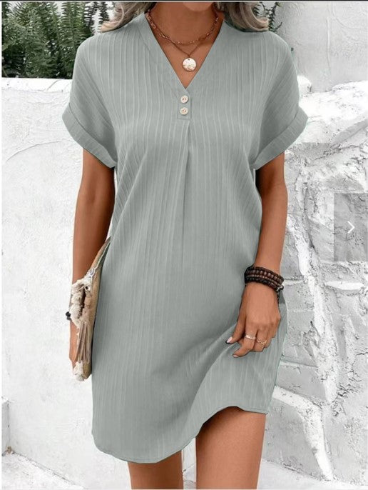 Robe femme midi confortable à manches courtes, idéale pour l'été et une tenue décontractée chic.