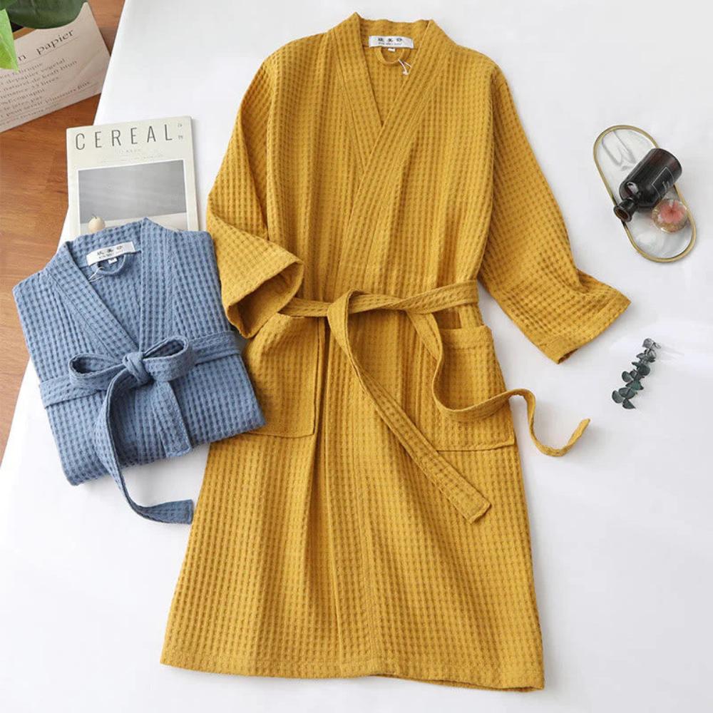 Kimono femme doux et respirant en coton, parfait pour la maison, le spa et les moments de détente.