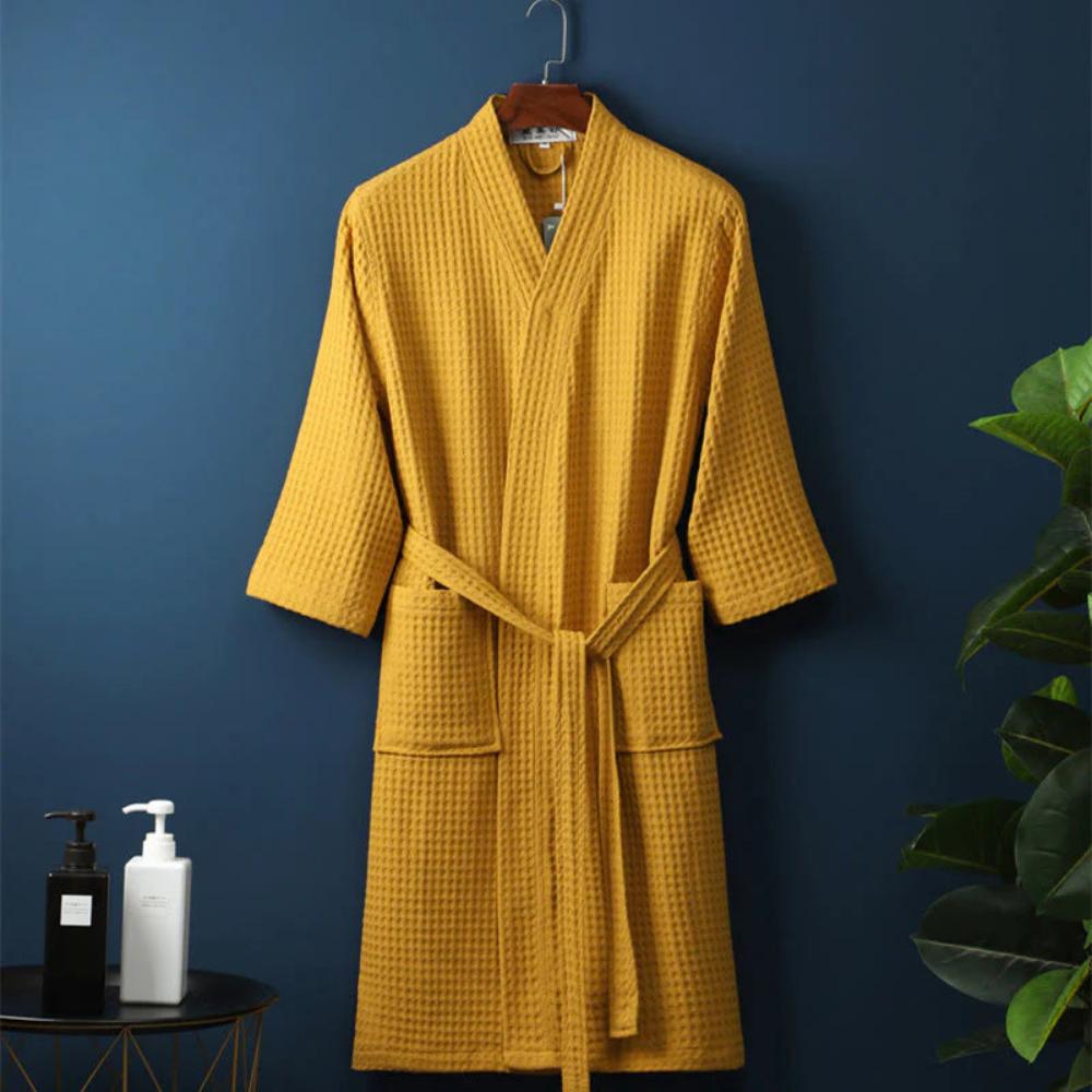 Peignoir kimono en coton léger pour femme, parfait pour la détente et le bien-être à la maison.
