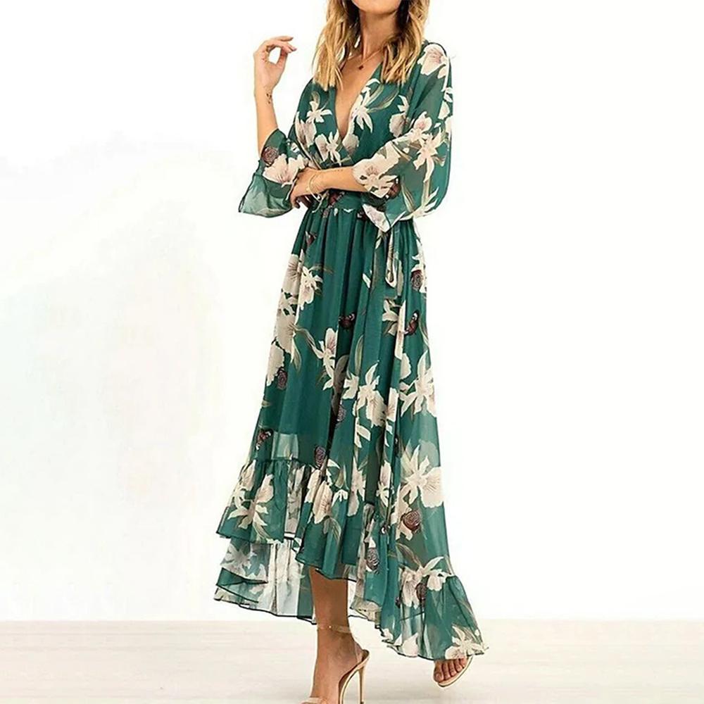 Robe de soirée tendance 2025 pour femme, vert émeraude, coupe flatteuse avec volants et ceinture, mode féminine.