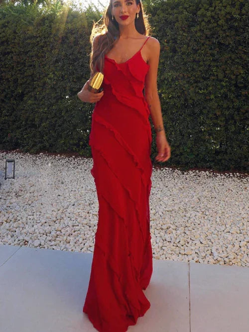 Robe de cocktail femme élégante avec volants délicats, parfaite pour soirées, galas et cérémonies. Mode féminine chic.