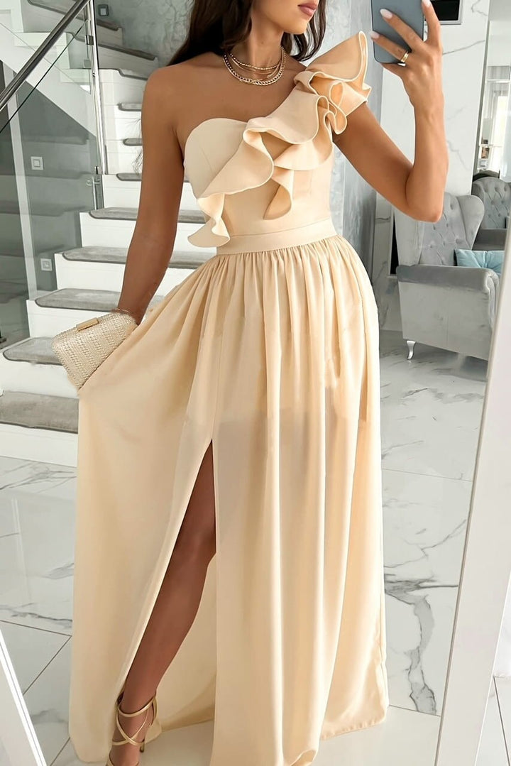 Robe de cocktail femme élégante épaule dénudée à volants, parfaite pour soirées et mariages.