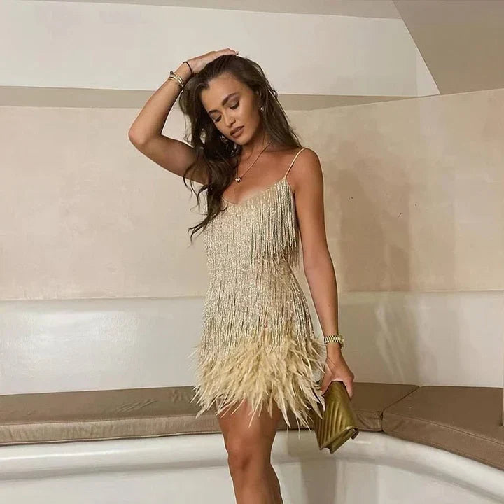 Mode féminine: robe de soirée sophistiquée et chic, pour une allure impeccable.