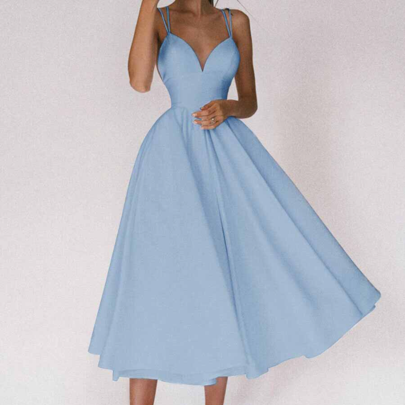 Robe de soirée chic femme, coupe élégante, décolleté en V et bretelles fines, parfaite pour cérémonie ou événement.