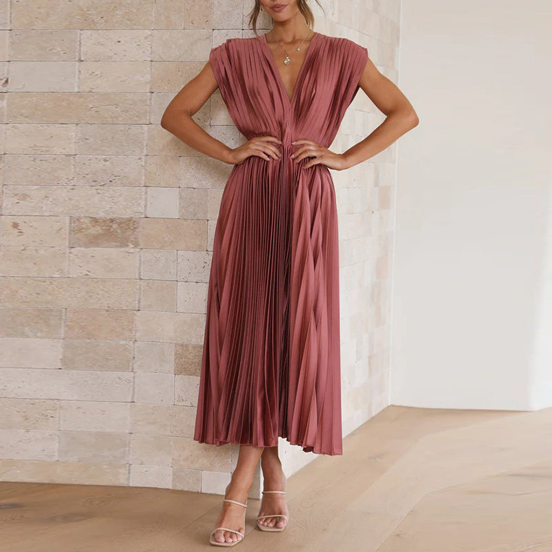 Robe femme chic à col V, parfaite pour cocktails et événements. Un vêtement élégant et stylé.